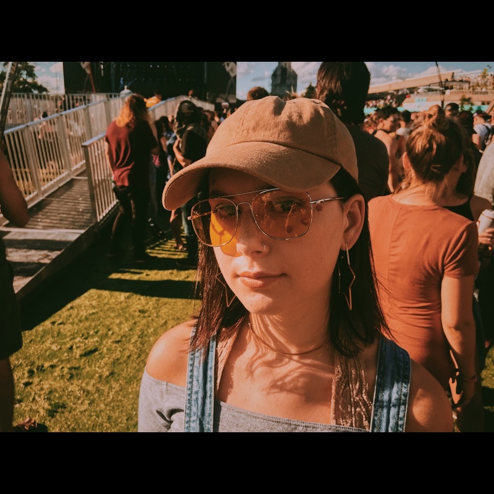 Meet your Posher, Olivia